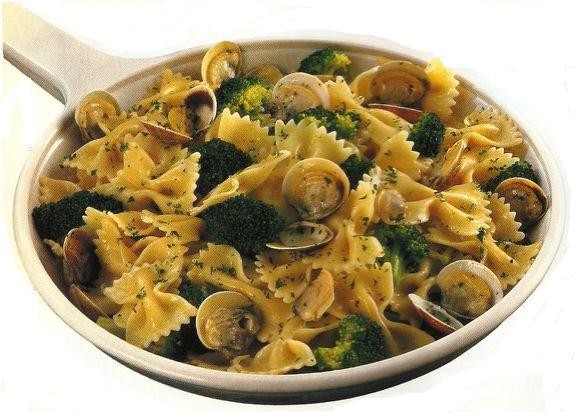 farfalle con vongole e broccoletti ricetta